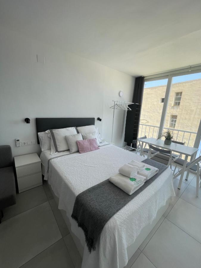 Apartamento Con Vistas Al Mar A Metros De La Playa Carihuela Soleil Apartment Torremolinos Luaran gambar