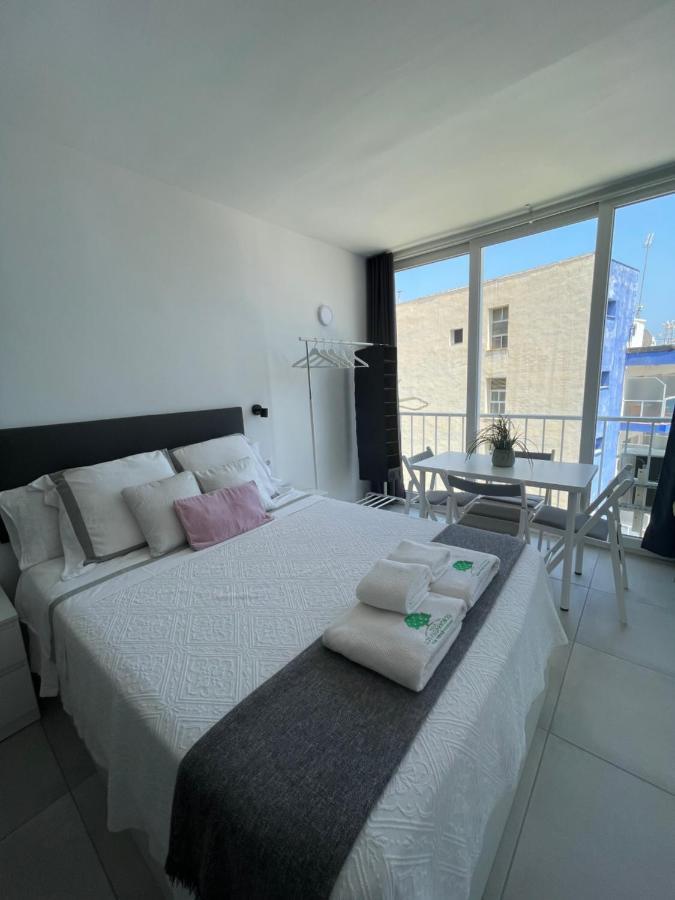 Apartamento Con Vistas Al Mar A Metros De La Playa Carihuela Soleil Apartment Torremolinos Luaran gambar