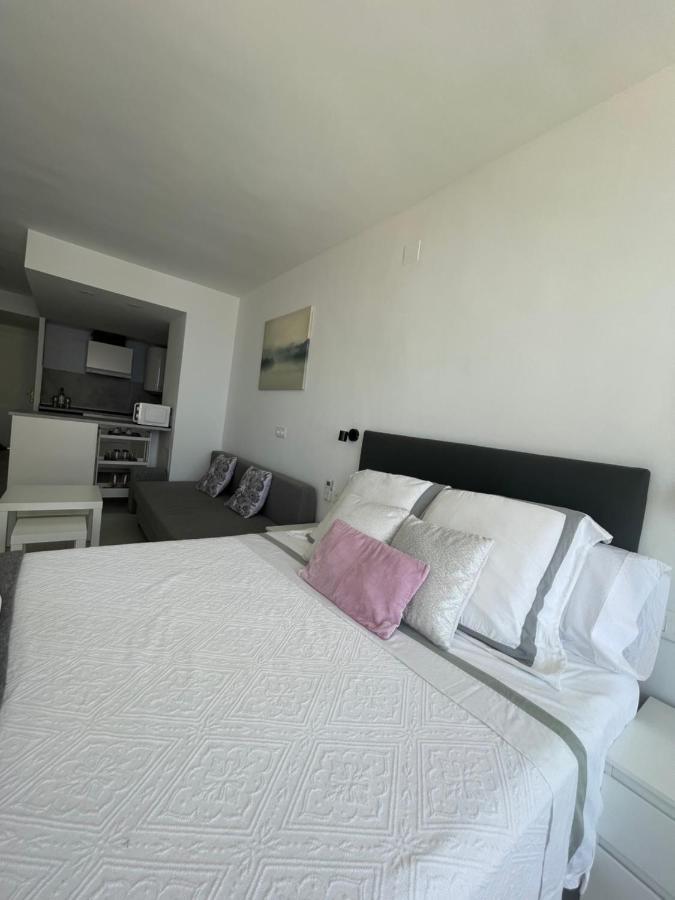 Apartamento Con Vistas Al Mar A Metros De La Playa Carihuela Soleil Apartment Torremolinos Luaran gambar