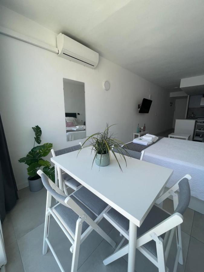 Apartamento Con Vistas Al Mar A Metros De La Playa Carihuela Soleil Apartment Torremolinos Luaran gambar