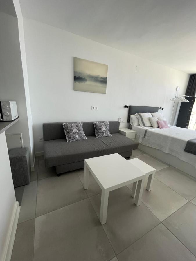 Apartamento Con Vistas Al Mar A Metros De La Playa Carihuela Soleil Apartment Torremolinos Luaran gambar