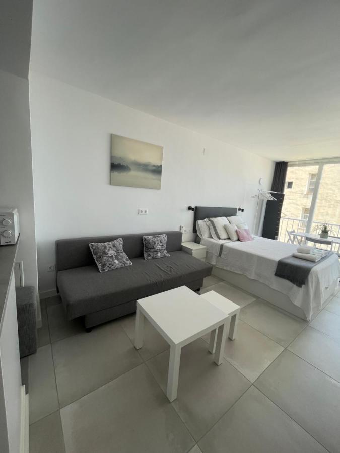 Apartamento Con Vistas Al Mar A Metros De La Playa Carihuela Soleil Apartment Torremolinos Luaran gambar