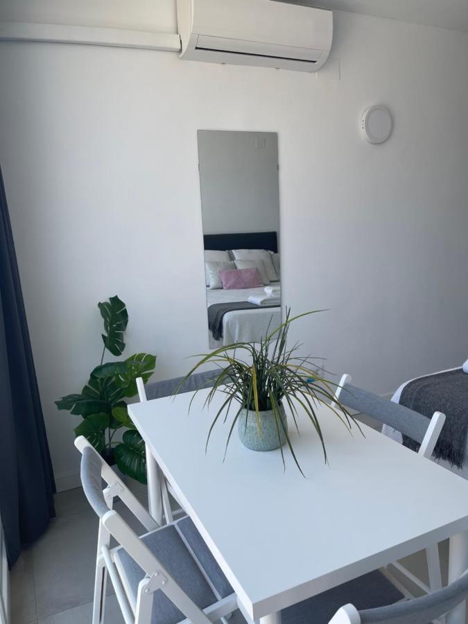Apartamento Con Vistas Al Mar A Metros De La Playa Carihuela Soleil Apartment Torremolinos Luaran gambar