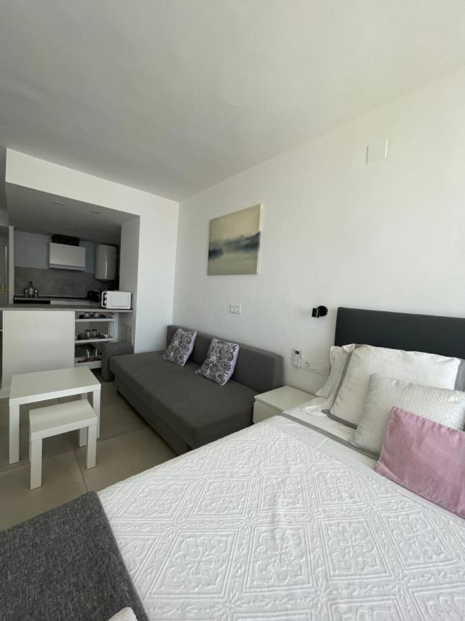 Apartamento Con Vistas Al Mar A Metros De La Playa Carihuela Soleil Apartment Torremolinos Luaran gambar