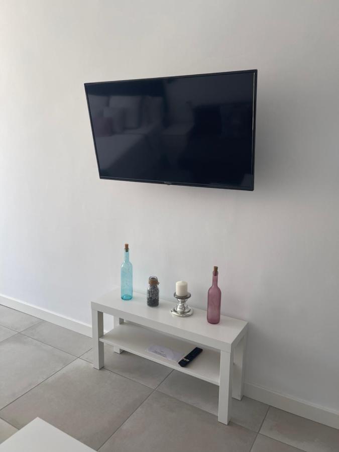 Apartamento Con Vistas Al Mar A Metros De La Playa Carihuela Soleil Apartment Torremolinos Luaran gambar